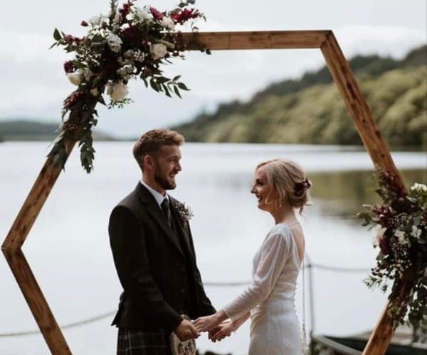 Ceremony and reception wedding flowers by Thistle Du Florist